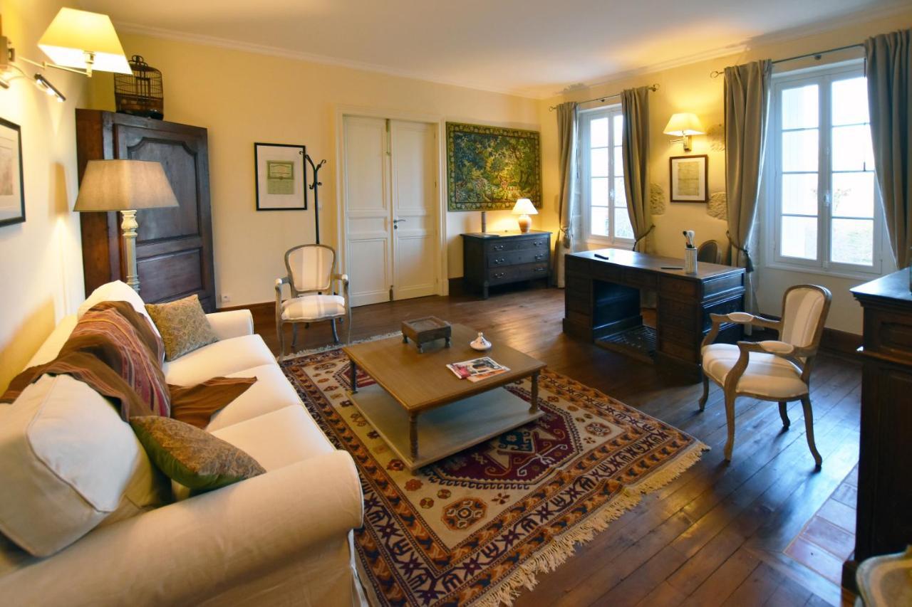 Chateau De Laroche Bed & Breakfast Vianne Ruang foto